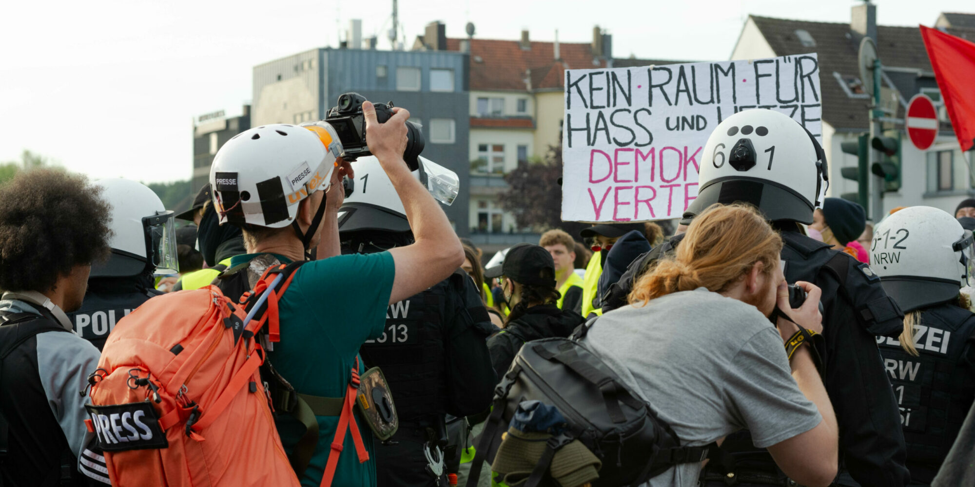 Journalist*innen bei Demonstrationen